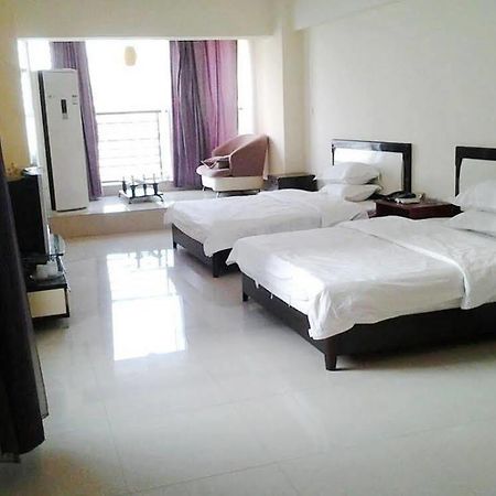 Taohuayuan Apartment Hotel Нанинг Екстериор снимка