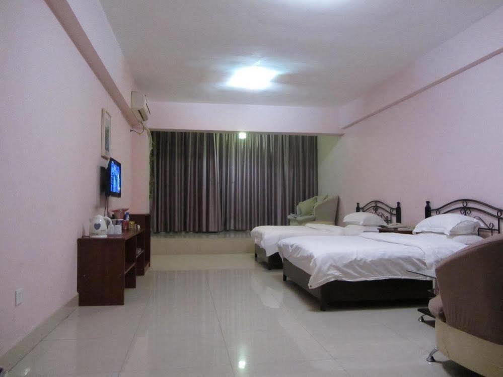 Taohuayuan Apartment Hotel Нанинг Екстериор снимка