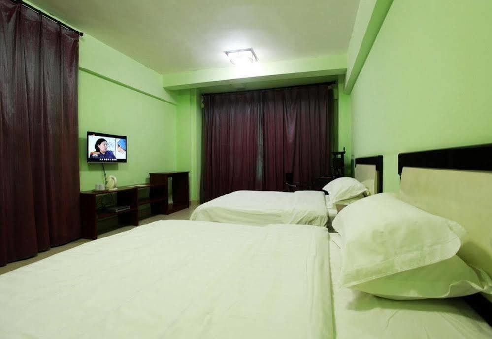 Taohuayuan Apartment Hotel Нанинг Екстериор снимка