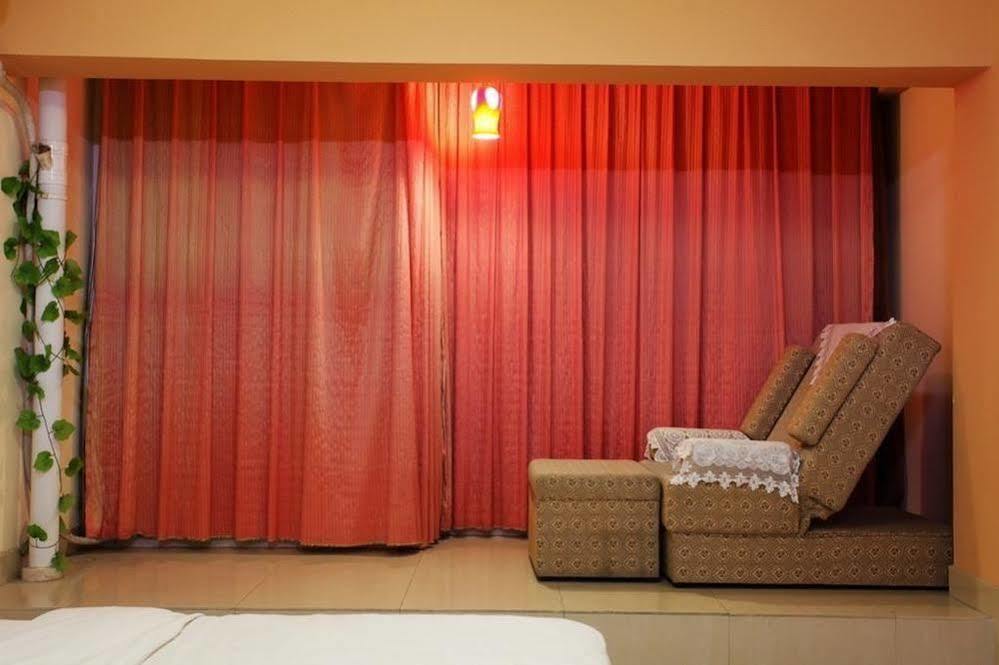 Taohuayuan Apartment Hotel Нанинг Екстериор снимка