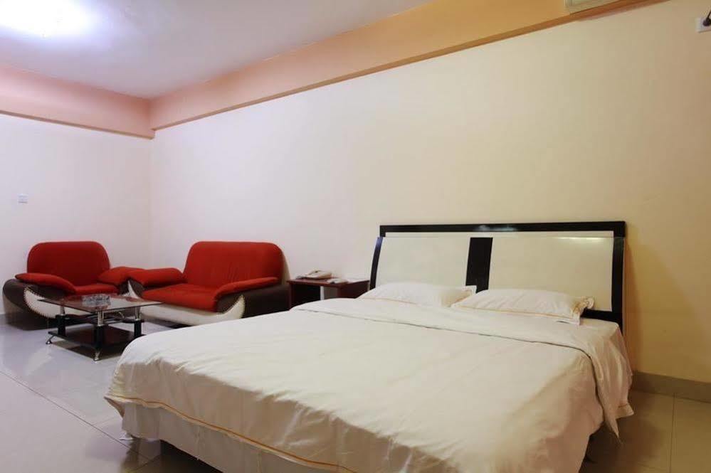 Taohuayuan Apartment Hotel Нанинг Екстериор снимка